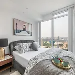 Designer One Bedroom Suite - Entertainment District Toronto